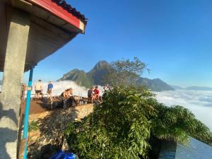 Fotografie z fotogalerie ubytování Nong Khiaw Over Night Camping Sunrise and Sunset At Phadeng Peak Viewpoint v destinaci Ban Sôphoun