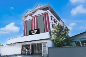 Το κτήριο όπου στεγάζεται  το ξενοδοχείο +19 φωτογραφίες