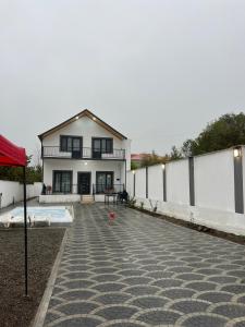 Το κτήριο όπου στεγάζεται  η βίλα