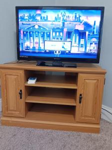 Μια τηλεόραση ή/και κέντρο ψυχαγωγίας στο The Jax Hideout