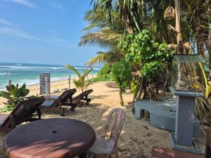 Afbeelding uit fotogalerij van Blue Corals Beach Bungalow in Madihe East