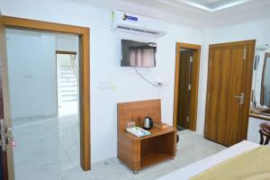 TV a/nebo společenská místnost v ubytování Rama Grand Palace