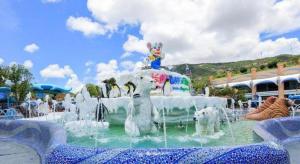 Bazén v ubytování Borrman Hotel Zhuhai Mingzhu Railway Station Rainbow Shopping Mall nebo v jeho okolí