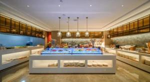 a store with a blue counter in a room at Echeng Hotel Nanning the Mixc Convention in Nanning