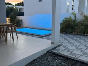 Bazén v ubytování Luxe nieuwbouw villa toplocatie in Jan Thiel met privé zwembad nebo v jeho okolí