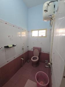 Ένα μπάνιο στο Rakesh's house