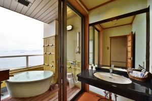 Koupelna v ubytování 天空海遊の宿 末広