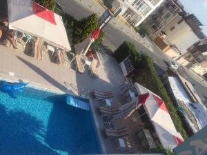 Bazén v ubytování Family Hotel Eliri nebo v jeho okolí