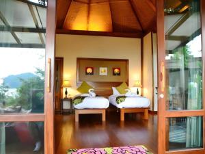 Postel nebo postele na pokoji v ubytování Khaothong Terrace Resort