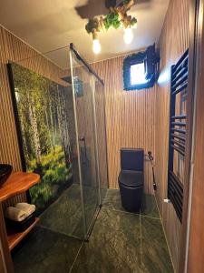 Ένα μπάνιο στο Rustic Haven