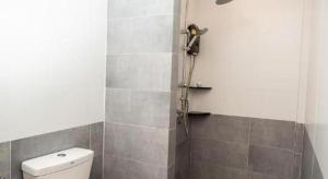 Koupelna v ubytování OYO 259 Baan Napatr