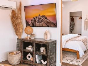 Postel nebo postele na pokoji v ubytování Romantic Stargazing Escape Starlight Sanctuary