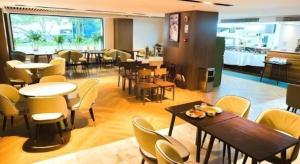 a restaurant with tables and chairs in a room at GYA Shanghai Jiangpu Hotel in Shanghai