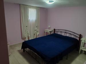 Postel nebo postele na pokoji v ubytování Εξοχική κατοικία - cottage Τίνα