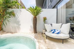 Bazén v ubytování Solis Loft Villa, Canggu nebo v jeho okolí