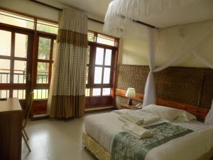 Postel nebo postele na pokoji v ubytování Kalya Courts Hotel Fort Portal