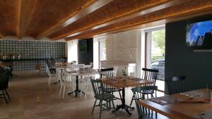 a restaurant with tables and chairs in a room at Hotel Catedral La Paz in La Paz