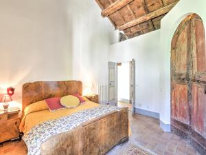 Ένα ή περισσότερα κρεβάτια σε δωμάτιο στο Comfy home in San Godenzo with Lake nearby