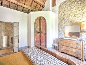 Ένα ή περισσότερα κρεβάτια σε δωμάτιο στο Comfy home in San Godenzo with Lake nearby