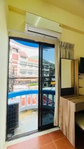 Η κουζίνα ή μικρή κουζίνα στο Daisy House Patong