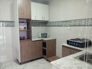 Η κουζίνα ή μικρή κουζίνα στο Standard Management services Apartment