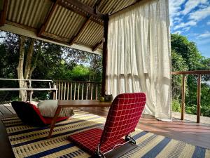 Rõdu või terrass majutusasutuses บ้านเหนือ - a home of neua