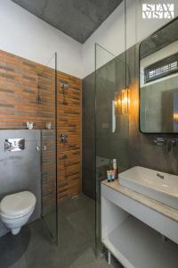 Φωτογραφία από το άλμπουμ του StayVista at The Edge of Sky with BBQ σε Chakrata