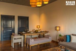 Φωτογραφία από το άλμπουμ του StayVista at The Edge of Sky with BBQ σε Chakrata