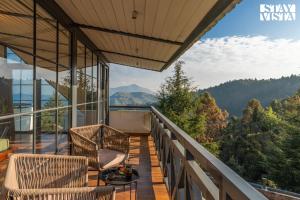 Φωτογραφία από το άλμπουμ του StayVista at The Edge of Sky with BBQ σε Chakrata