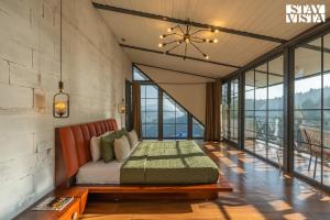 Φωτογραφία από το άλμπουμ του StayVista at The Edge of Sky with BBQ σε Chakrata