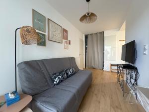 TV a/nebo společenská místnost v ubytování Sea side - MALOE Residence - beach