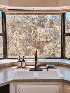 Fotografie z fotogalerie ubytování 13-Acres, Epic Pool & Spa in Boulders Stone&Sky v destinaci Yucca Valley