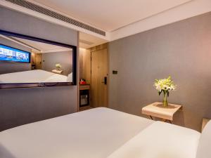 Ένα ή περισσότερα κρεβάτια σε δωμάτιο στο Orange Hotel Shanghai No.10 Huaihai Middle Road +27 φωτογραφίες