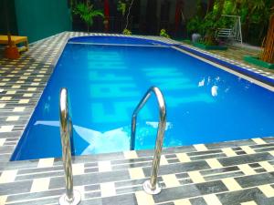 Bazén v ubytování La Safari Inn Tissamaharama nebo v jeho okolí