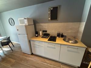 Kuchyň nebo kuchyňský kout v ubytování Aux 67 nuances - Spa