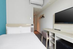 TV a/nebo společenská místnost v ubytování Sotetsu Fresa Inn Osaka Namba