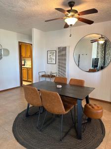 Fotografie z fotogalerie ubytování Walk to Pappy's Pioneertown, Spa Cosmic Cowboy v destinaci Pioneertown