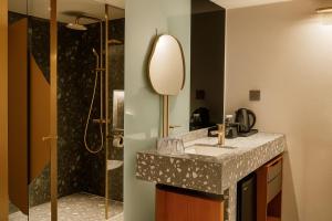 Ένα μπάνιο στο Bintang Collectionz Hotel +76 φωτογραφίες