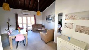 Posezení v ubytování Lovely 1BR in Old Town - City Center & 4min to Beach