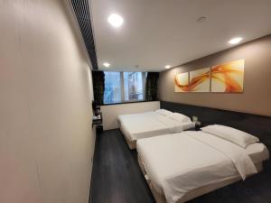 Postel nebo postele na pokoji v ubytování Noble Park Hotel