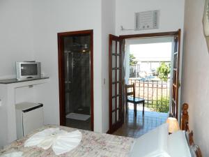 A kitchen or kitchenette at Enseada Hotel