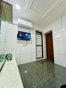 a room with a window and a heater on the wall at Hotel Banwari Palace in Ujjain