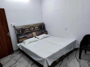 Galeriebild der Unterkunft Hotel O by OYO AK MARRIAGE LAWN in Sītāpur