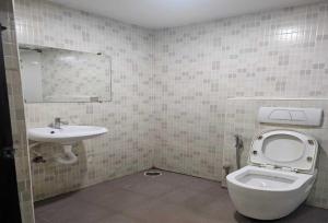 Ένα μπάνιο στο Hotel O Swagath Inn