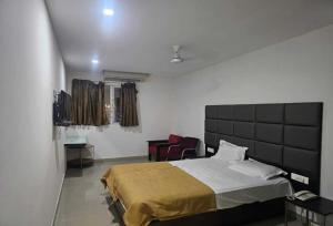 Ένα ή περισσότερα κρεβάτια σε δωμάτιο στο Hotel O Swagath Inn