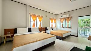 Postel nebo postele na pokoji v ubytování Orchard House Resort