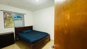 En eller flere senge i et værelse på Casa de Edi Santa Marta