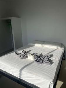 Postel nebo postele na pokoji v ubytování The Beach Bungalow + 2 fotografie