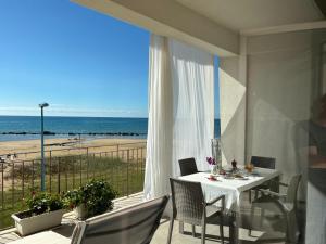 Nespecifikovaný výhled na moře nebo výhled na moře při pohledu z apartmánu