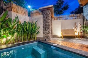 Πισίνα στο ή κοντά στο Semar Villa, a cozy studio Villa with a Private Pool, Bali